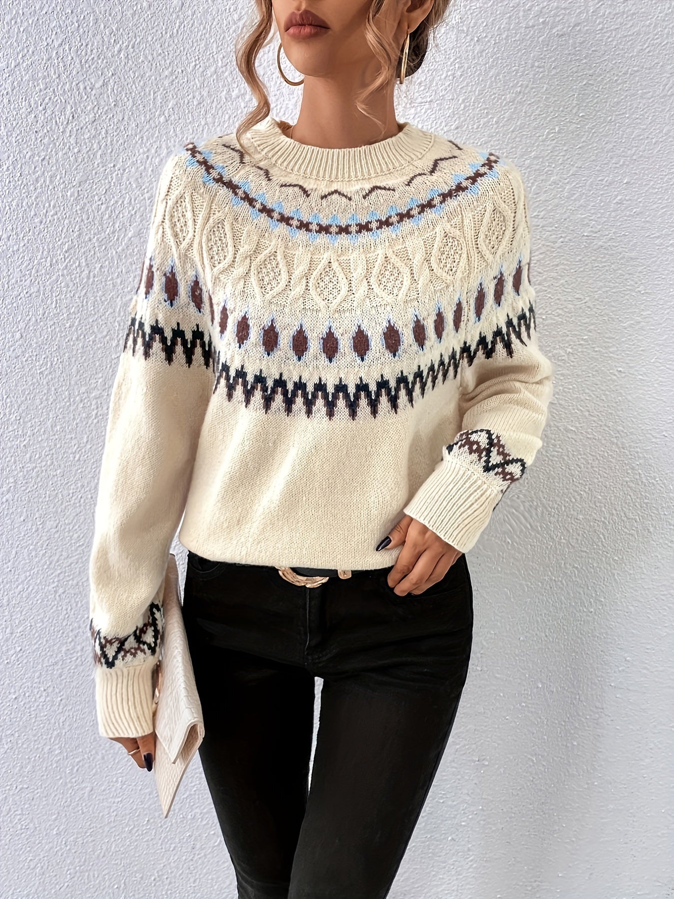 Round neck sweater with geo pattern