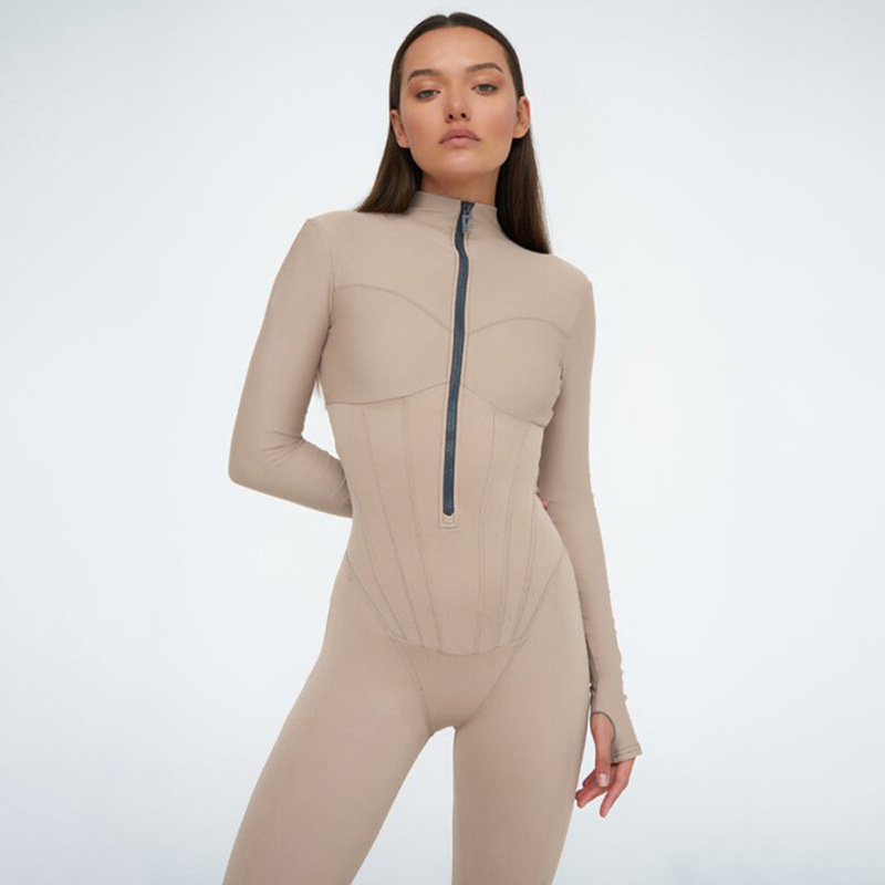 Tight jumpsuit with zipper