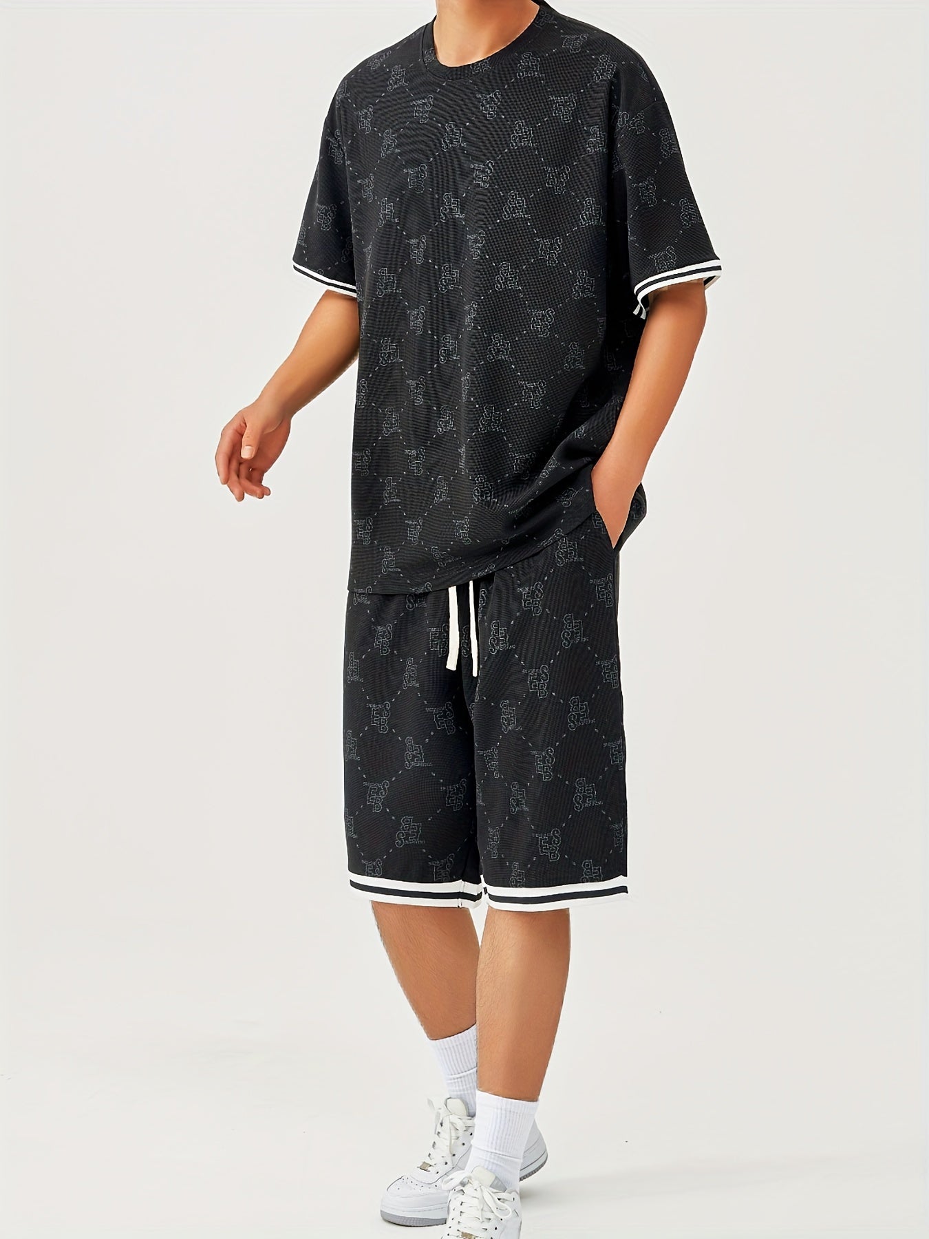 T-shirt and shorts with letter pattern print