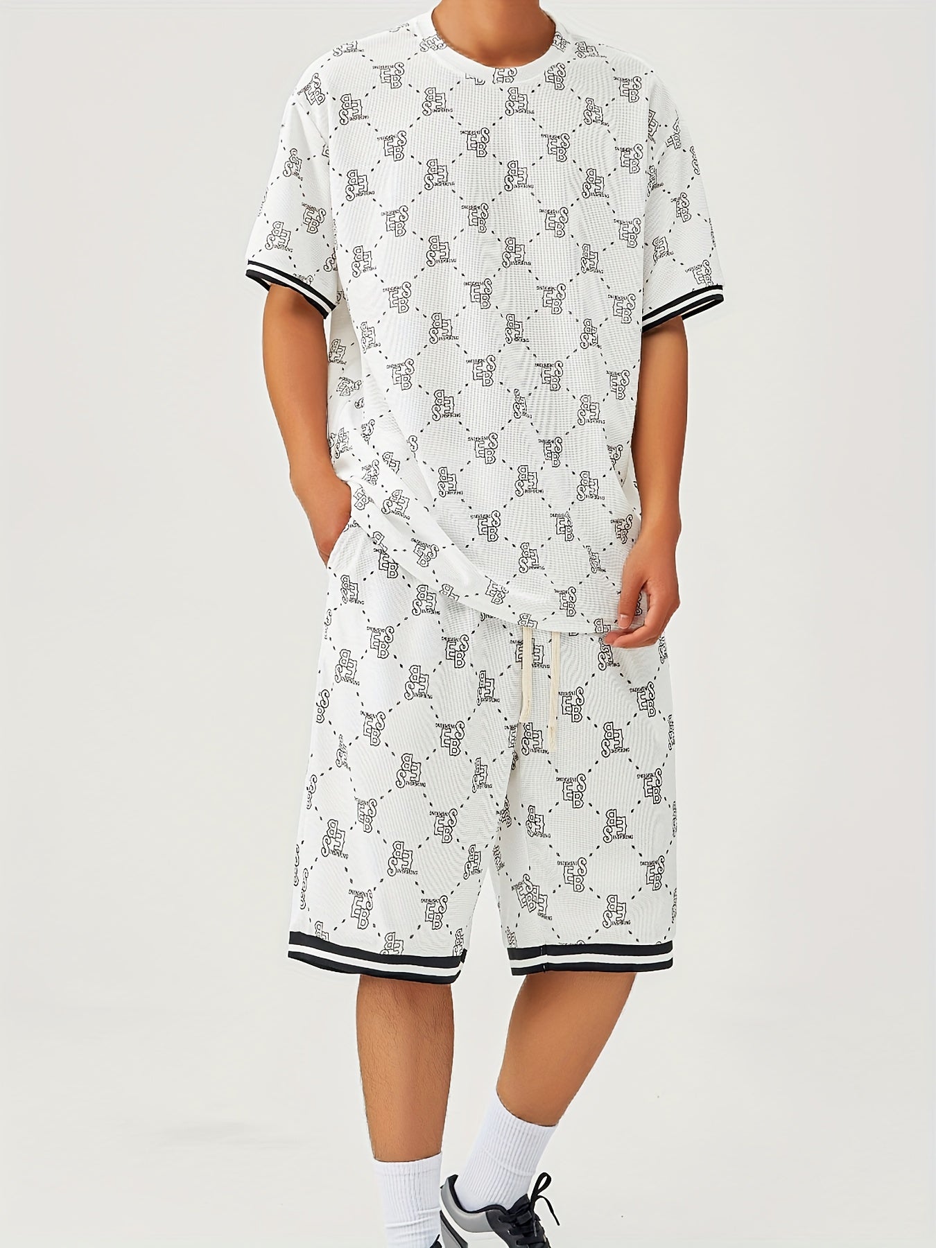 T-shirt and shorts with letter pattern print