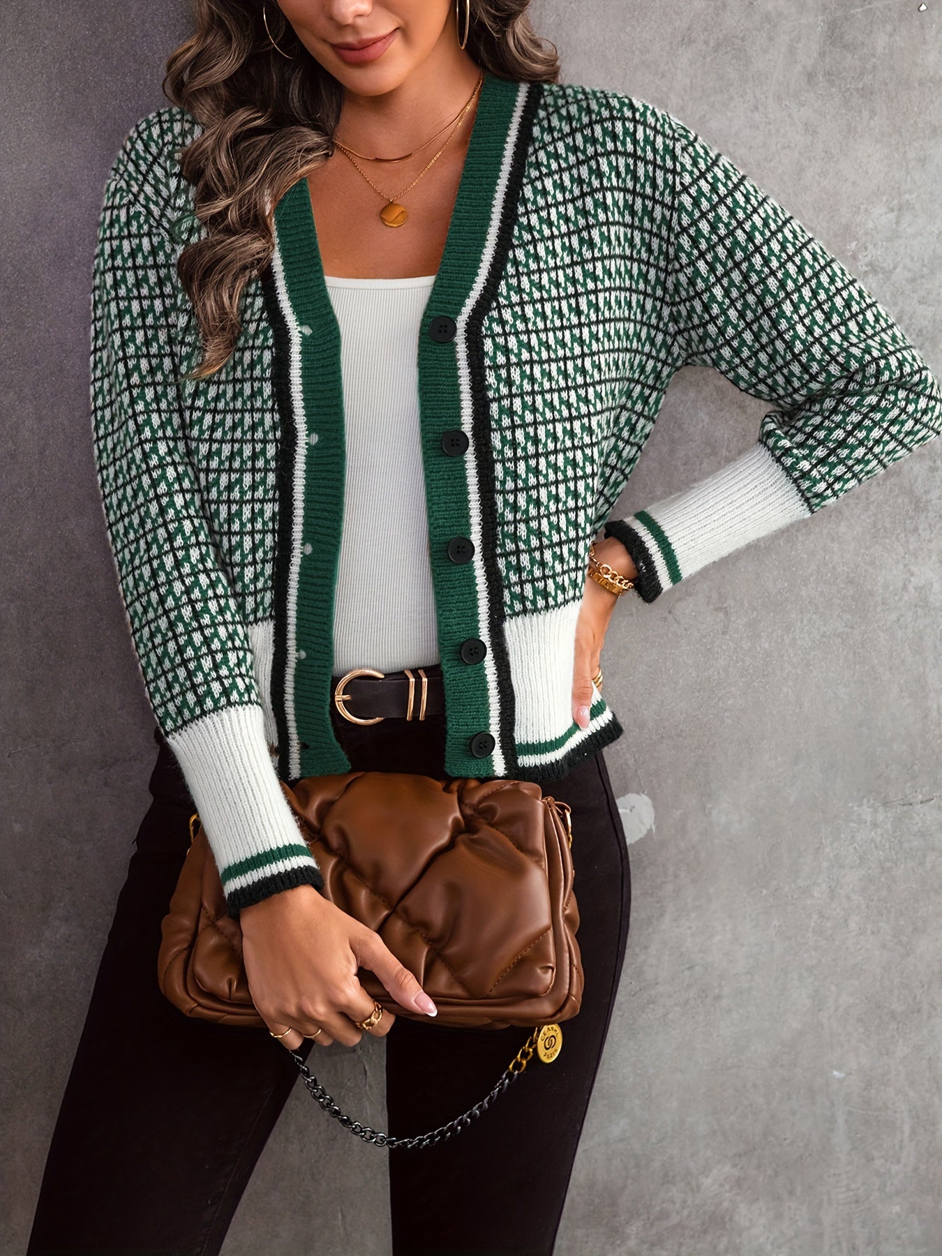 Cardigan with buttons and a diamond pattern