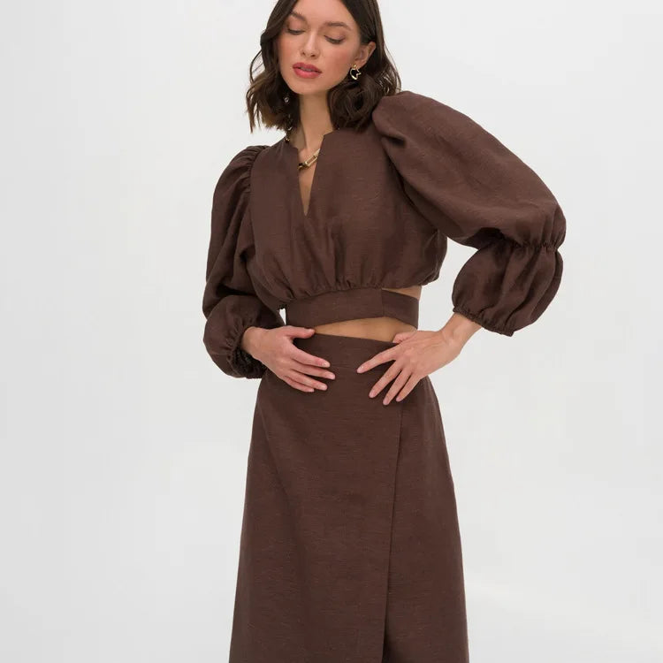 Set consisting of a cropped shirt and long skirts with a high waist