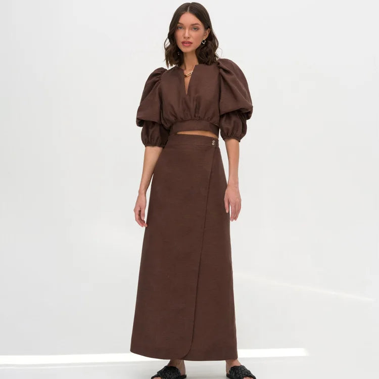 Set consisting of a cropped shirt and long skirts with a high waist