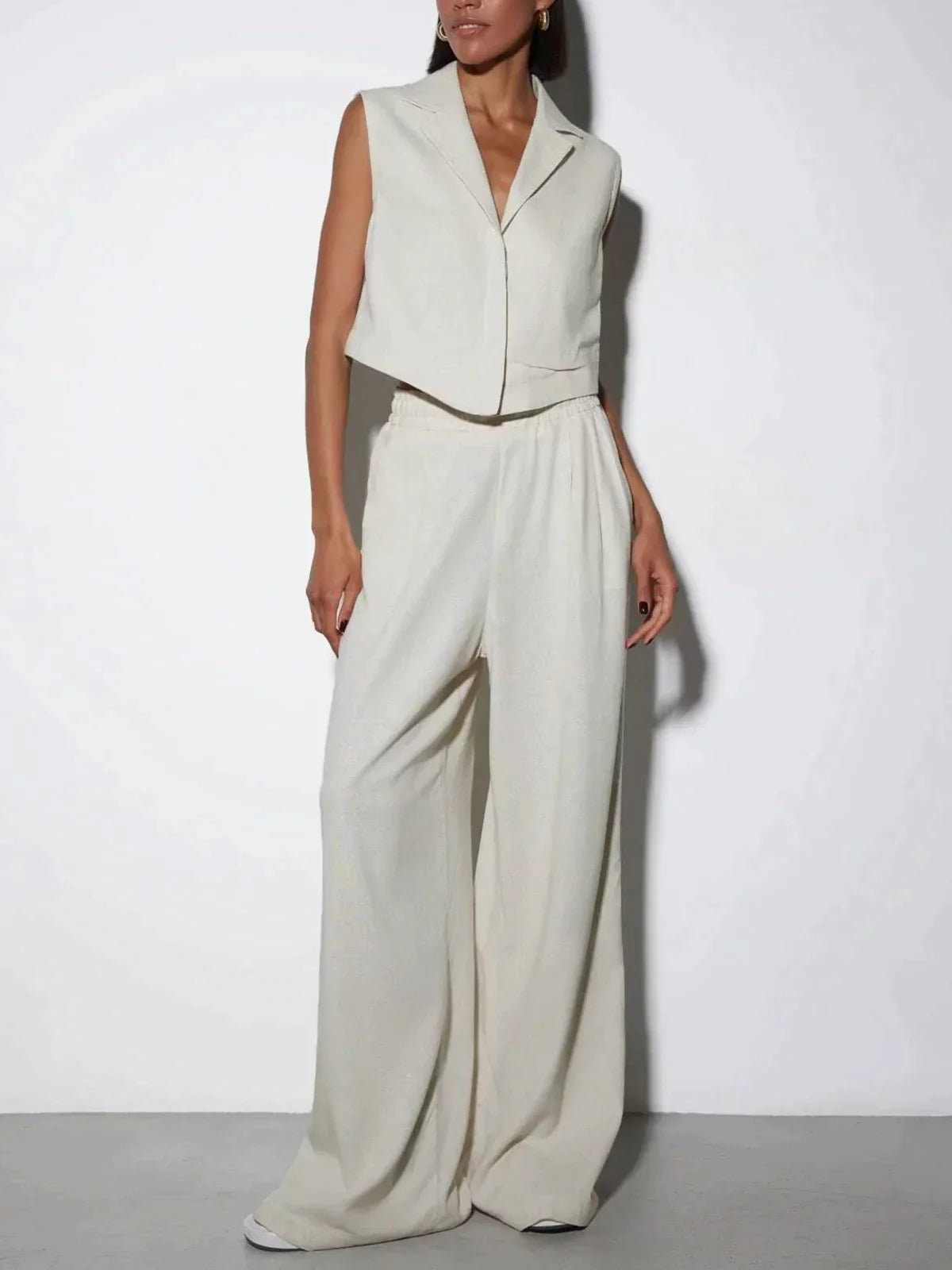 Chic cardigan and trouser suit made of linen and cotton