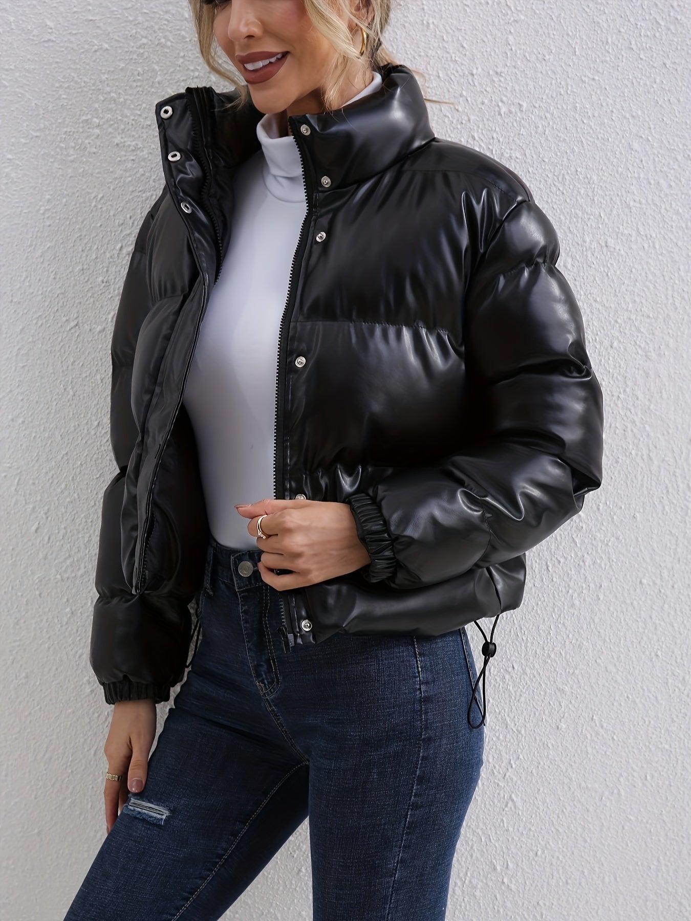 Short black down jacket with down filling