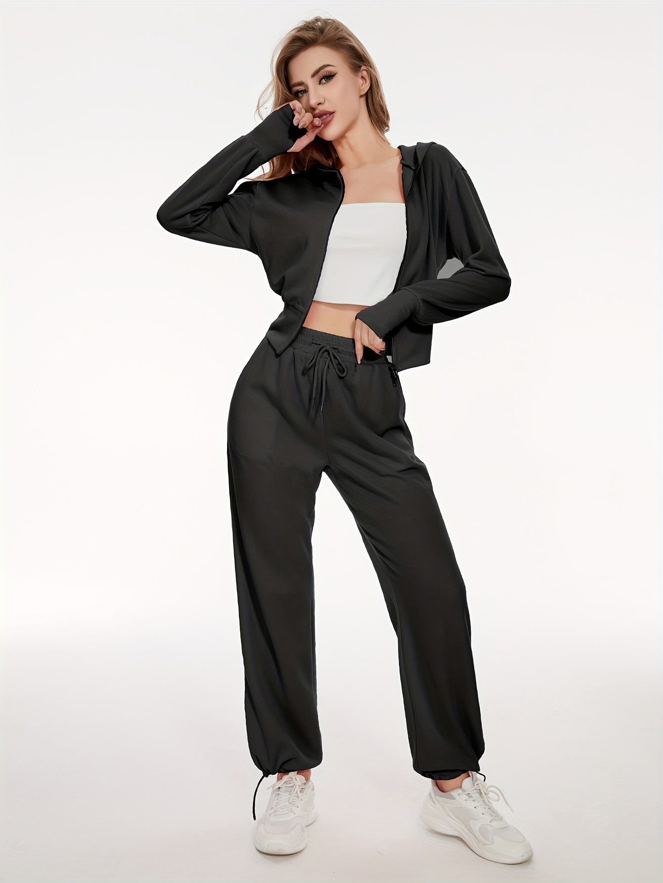 Sporty hoodie and pants set for women