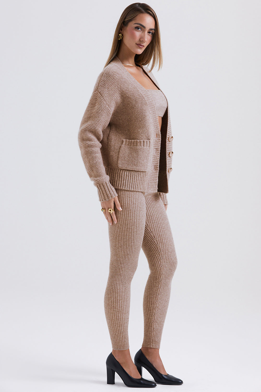 Barley coarse cardigan made of natural wool with bralette and leggings