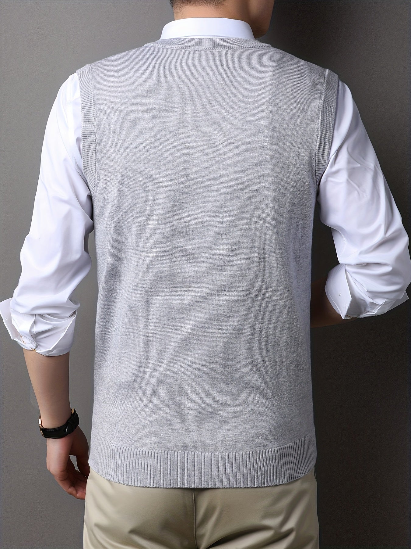 Sleeveless knitted sweater for men