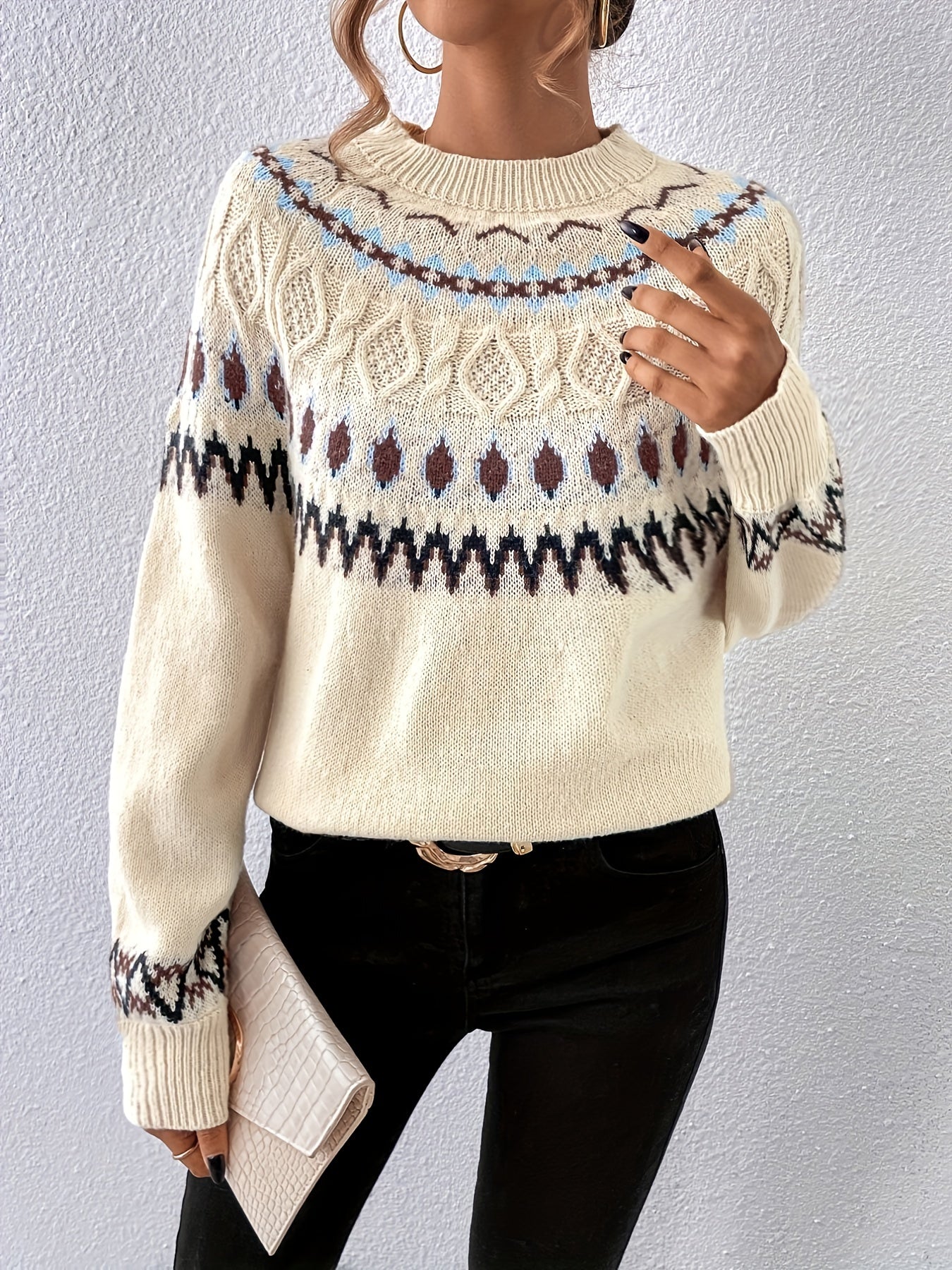 Round neck sweater with geo pattern