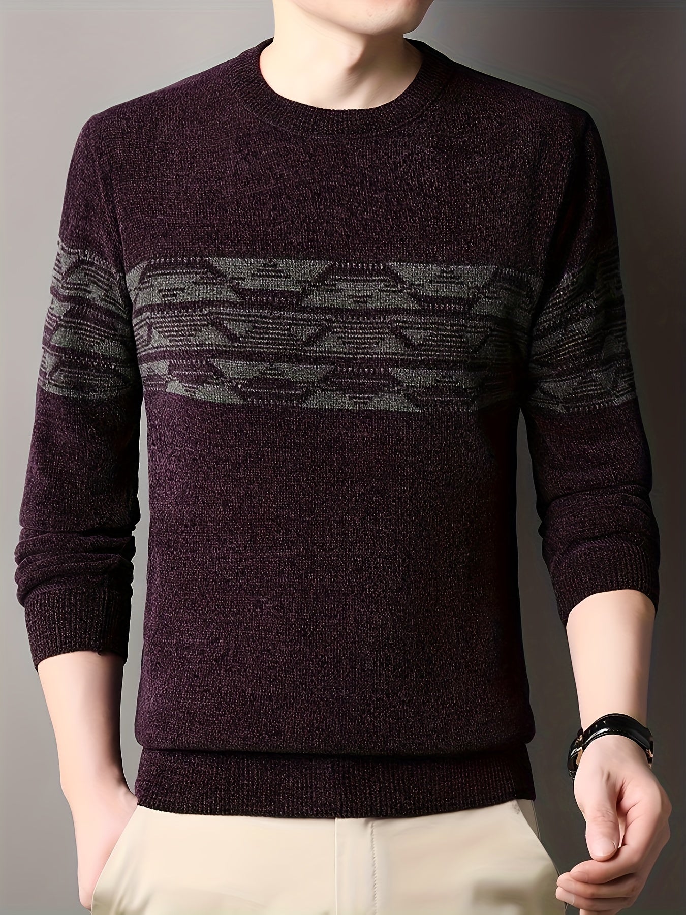 Slim knitted sweater with ethnic pattern