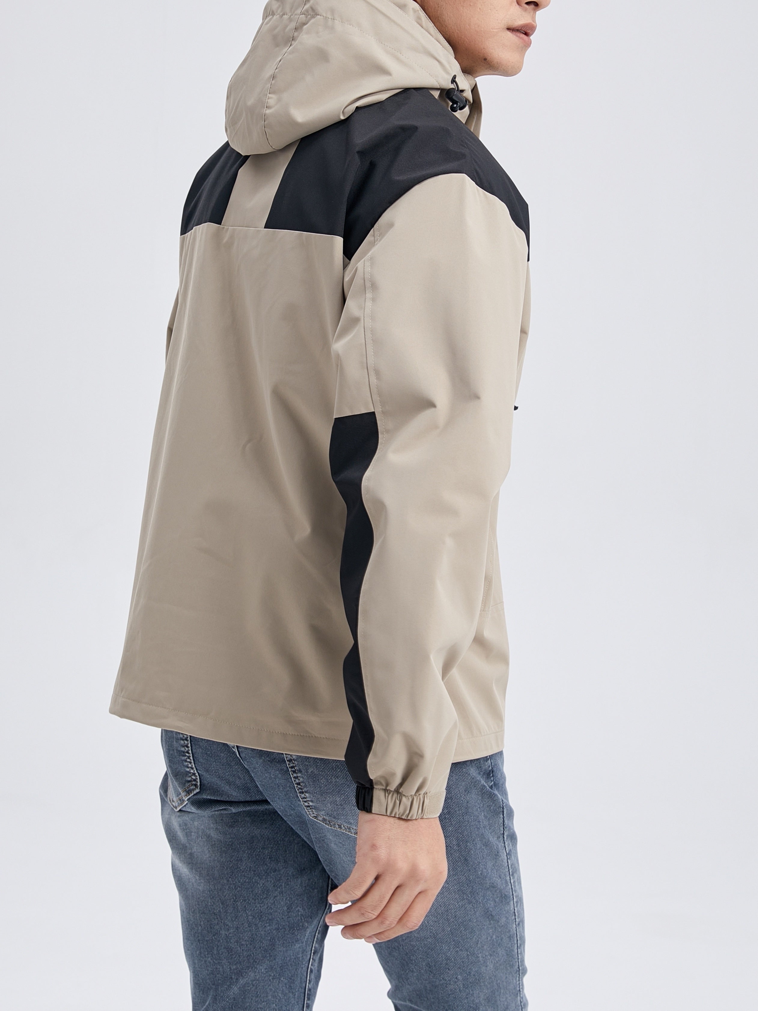 Windbreaker with removable lining