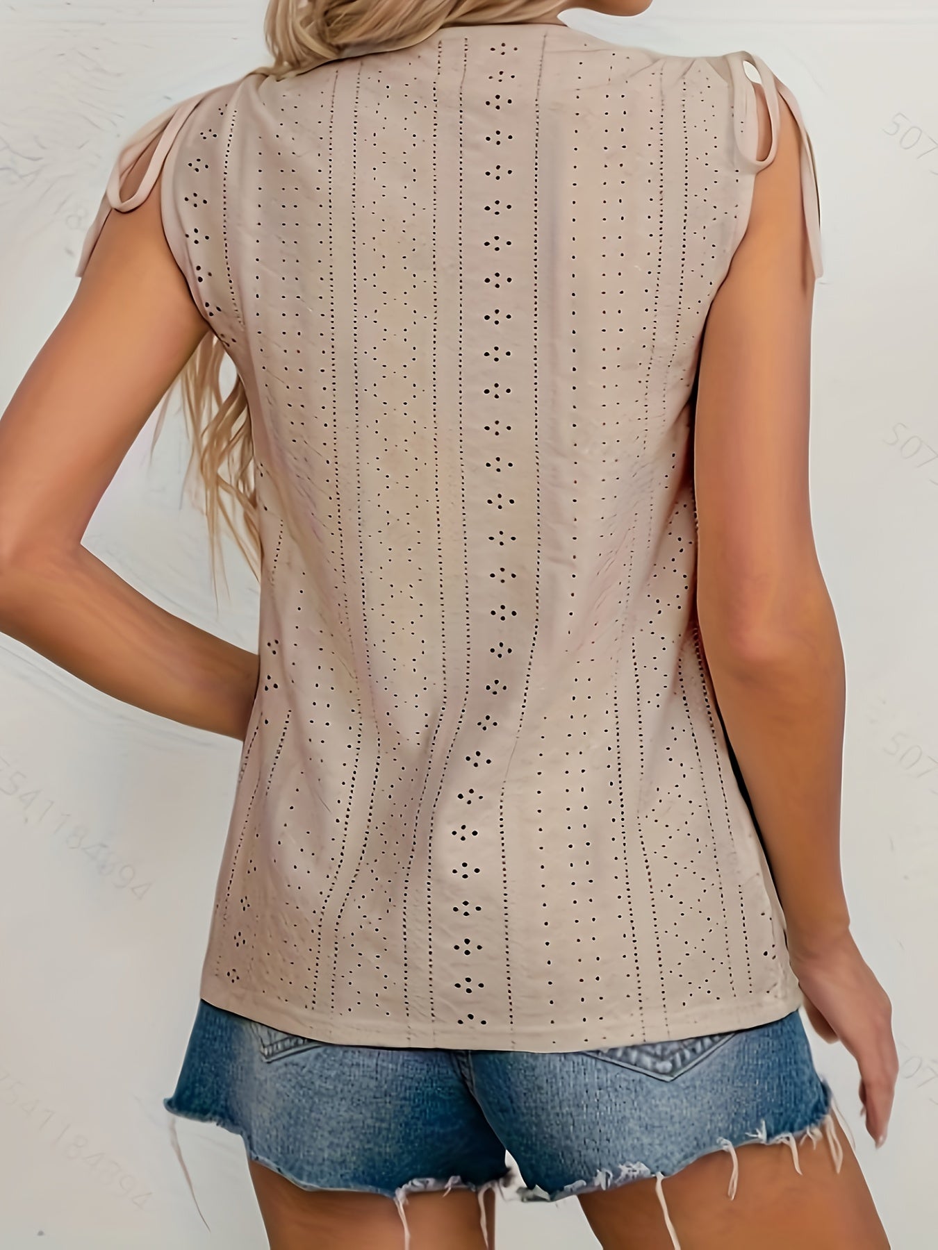 Blouse with short sleeves and eyes