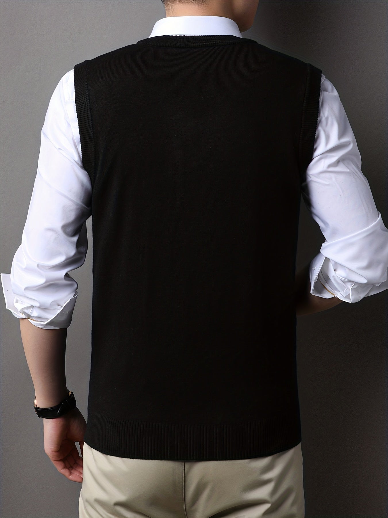 Sleeveless knitted sweater for men