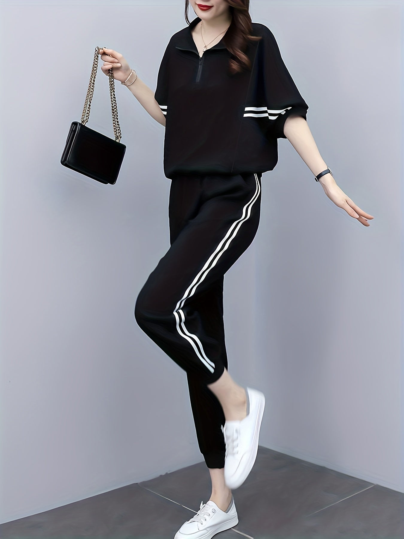 Set consisting of a black T-shirt with half sleeves and high-waisted trousers