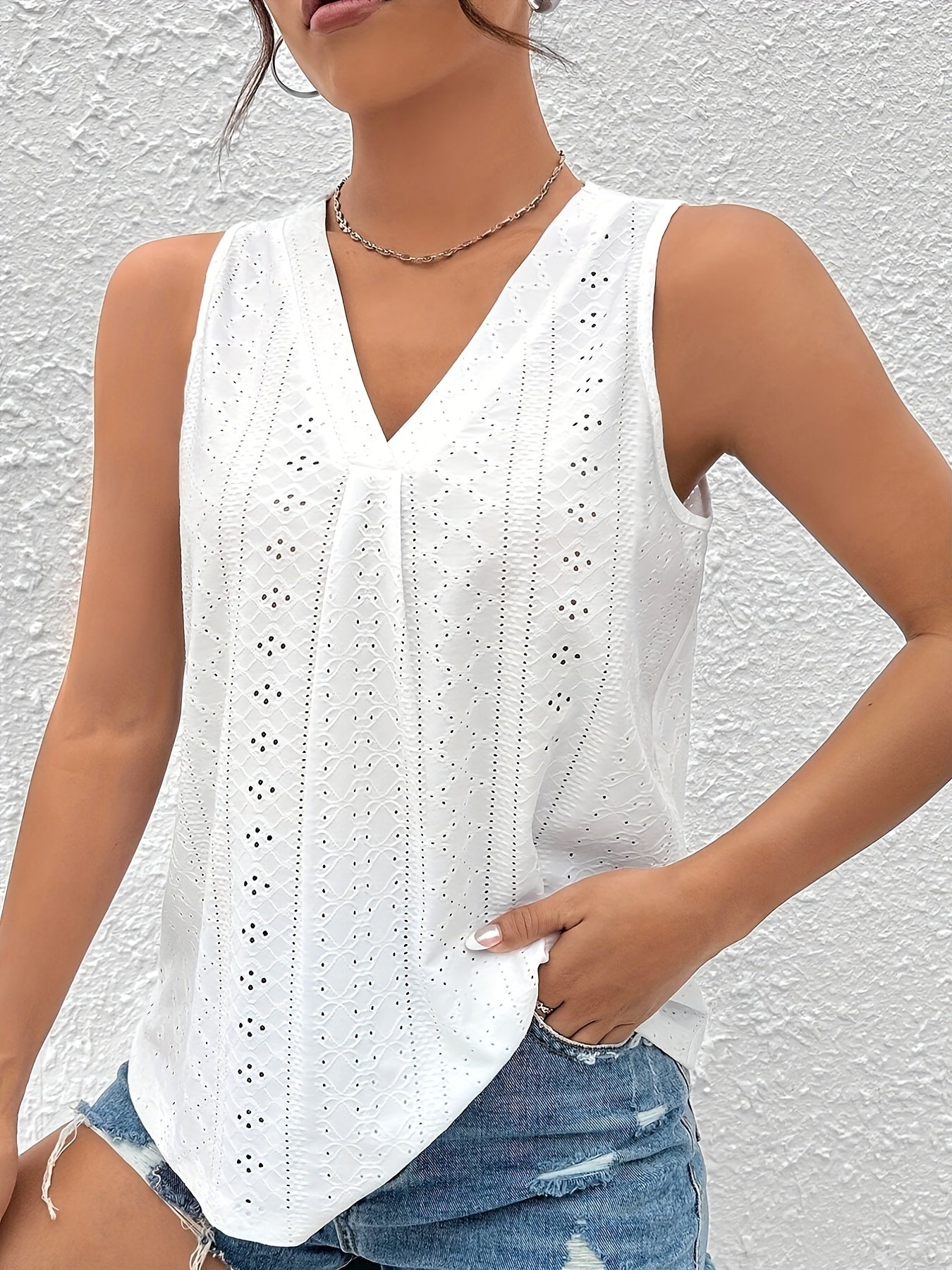 Tank top with eyelets and round neck for spring and summer