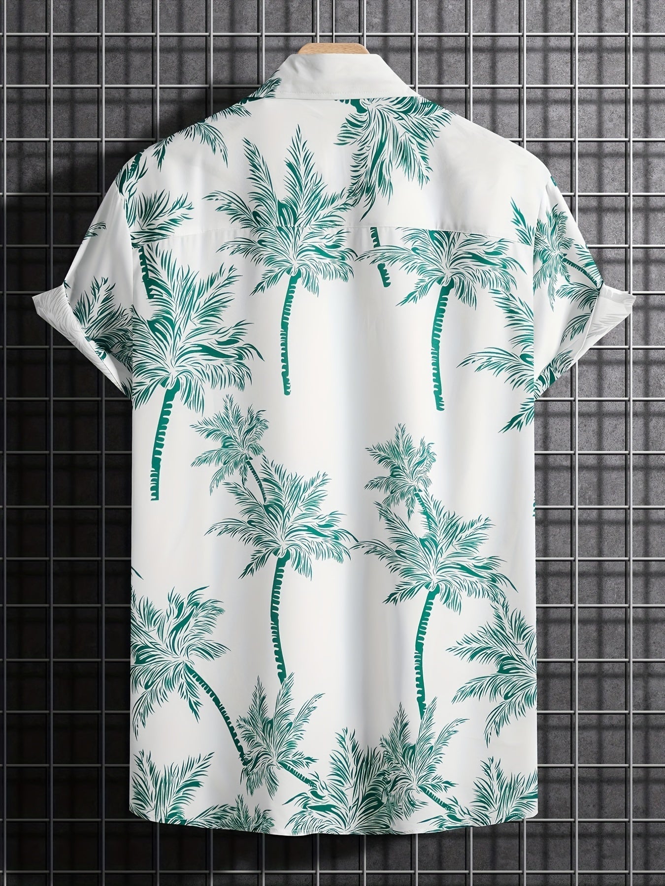 Casual shirt with short sleeves and palm tree motif for the summer holidays