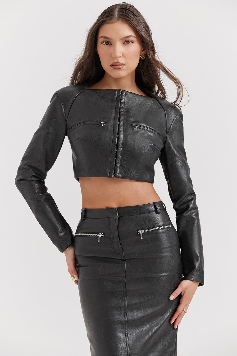 Cropped top in vegan leather with maxi skirt