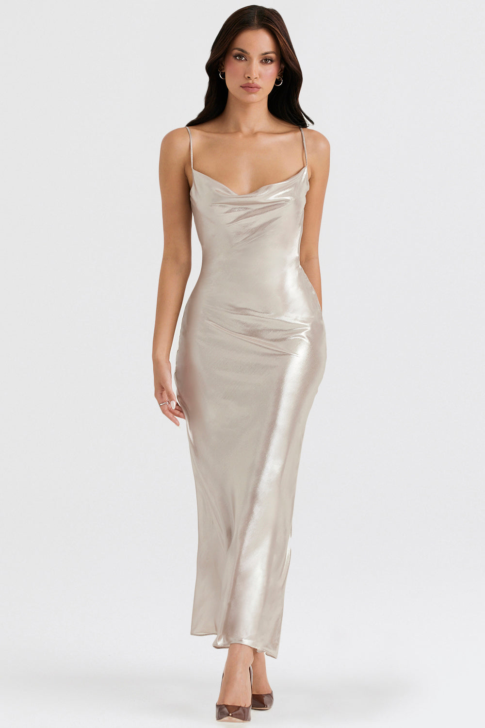 Long dress with champagne-colored shine and low back