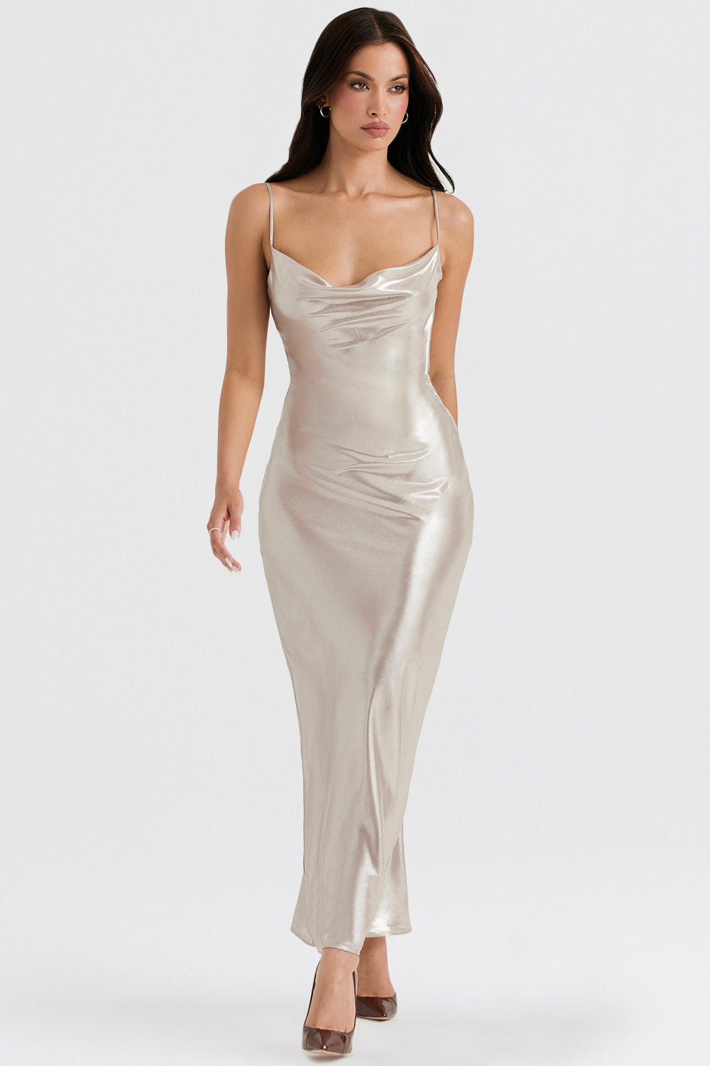 Long dress with champagne-colored shine and low back