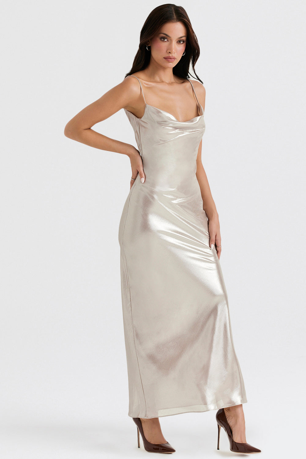 Long dress with champagne-colored shine and low back