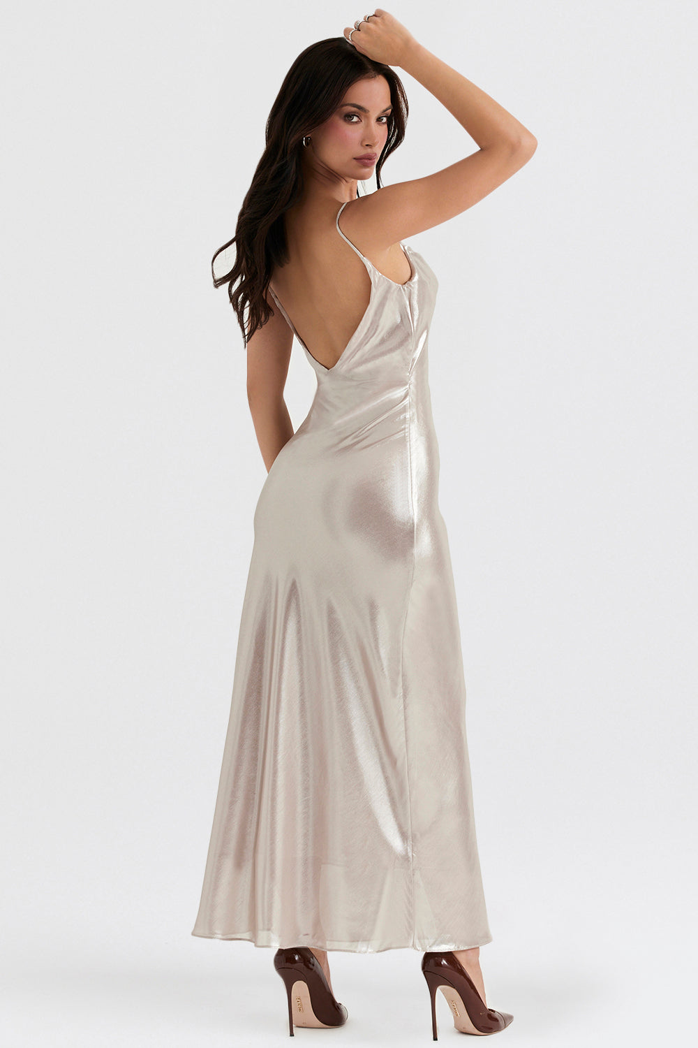 Long dress with champagne-colored shine and low back